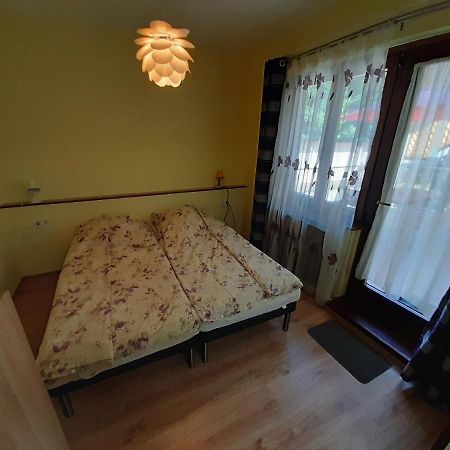 Gyopar Gyoengye Apartmanhaz Орошгаза Екстер'єр фото