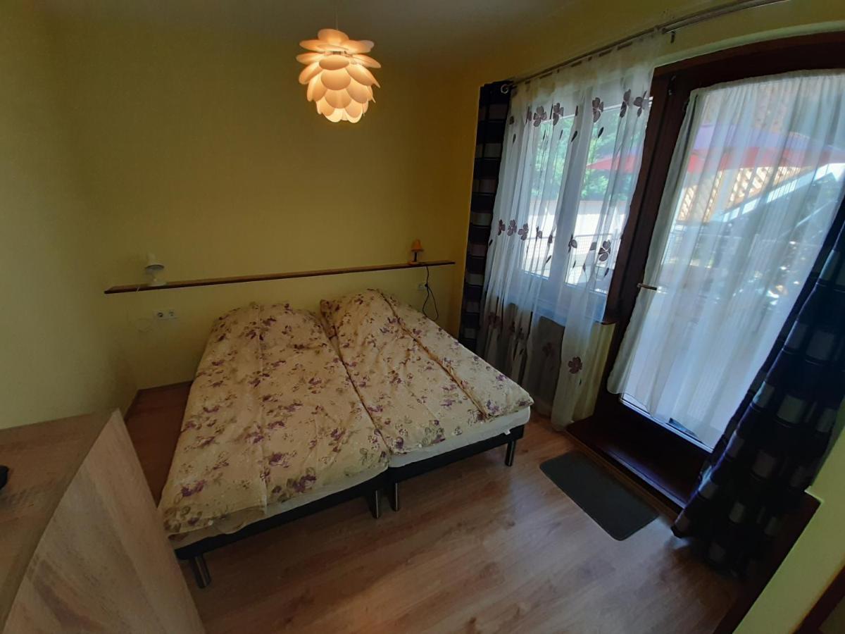 Gyopar Gyoengye Apartmanhaz Орошгаза Екстер'єр фото
