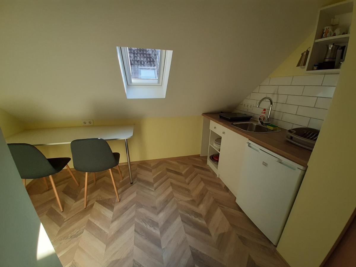 Gyopar Gyoengye Apartmanhaz Орошгаза Екстер'єр фото