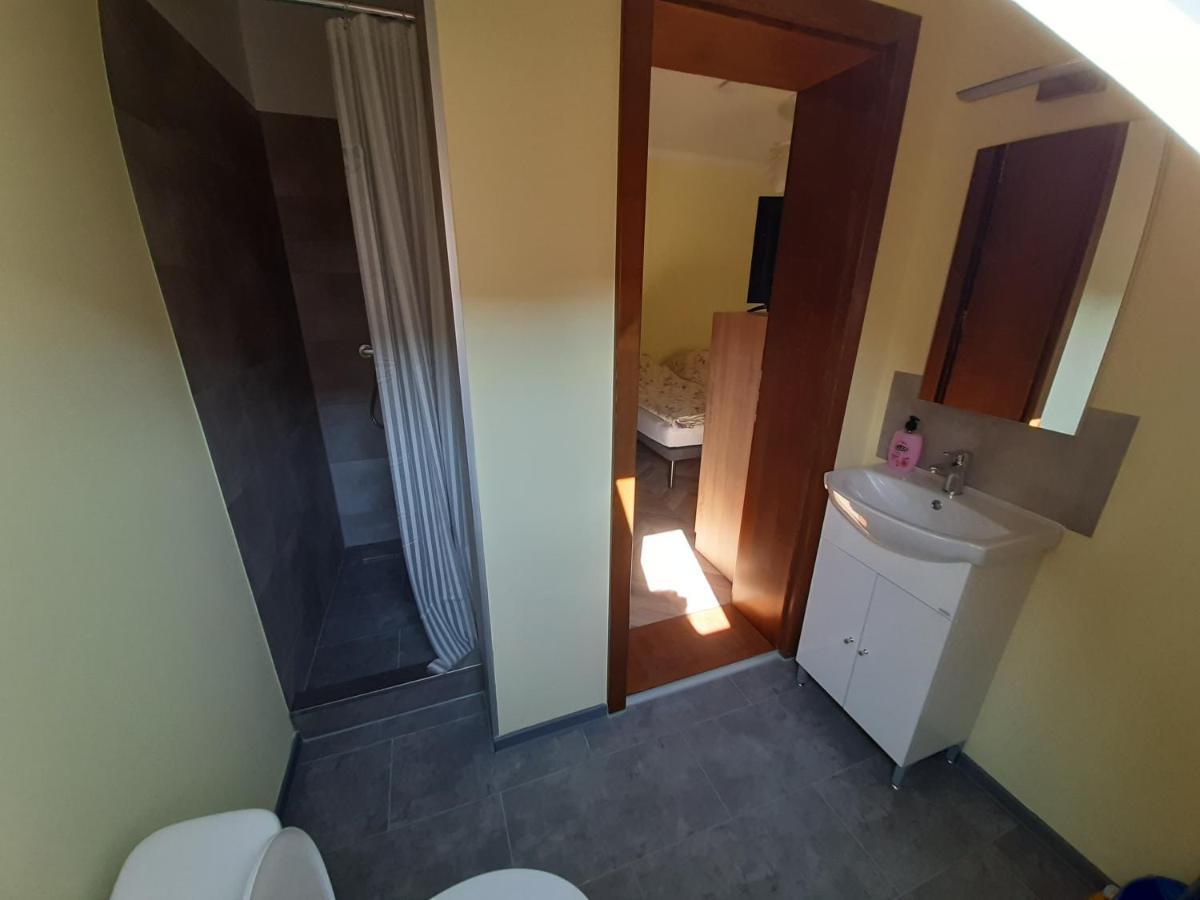 Gyopar Gyoengye Apartmanhaz Орошгаза Екстер'єр фото