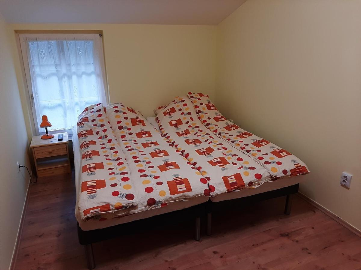 Gyopar Gyoengye Apartmanhaz Орошгаза Екстер'єр фото