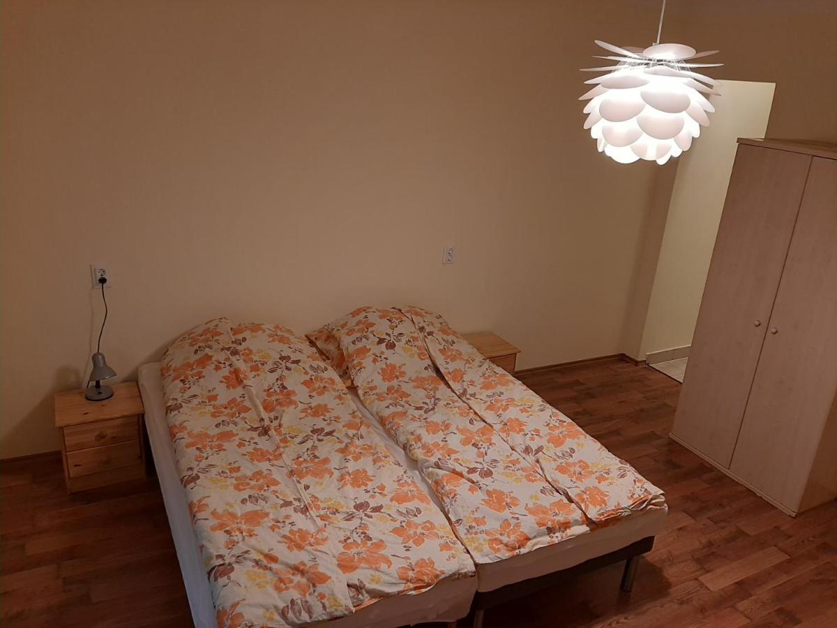 Gyopar Gyoengye Apartmanhaz Орошгаза Екстер'єр фото