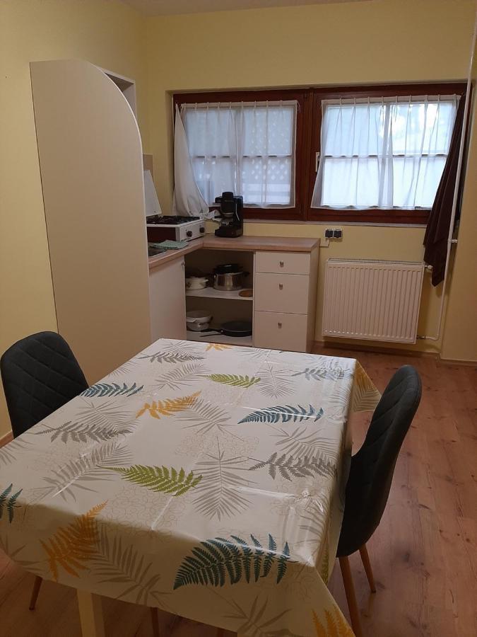 Gyopar Gyoengye Apartmanhaz Орошгаза Екстер'єр фото
