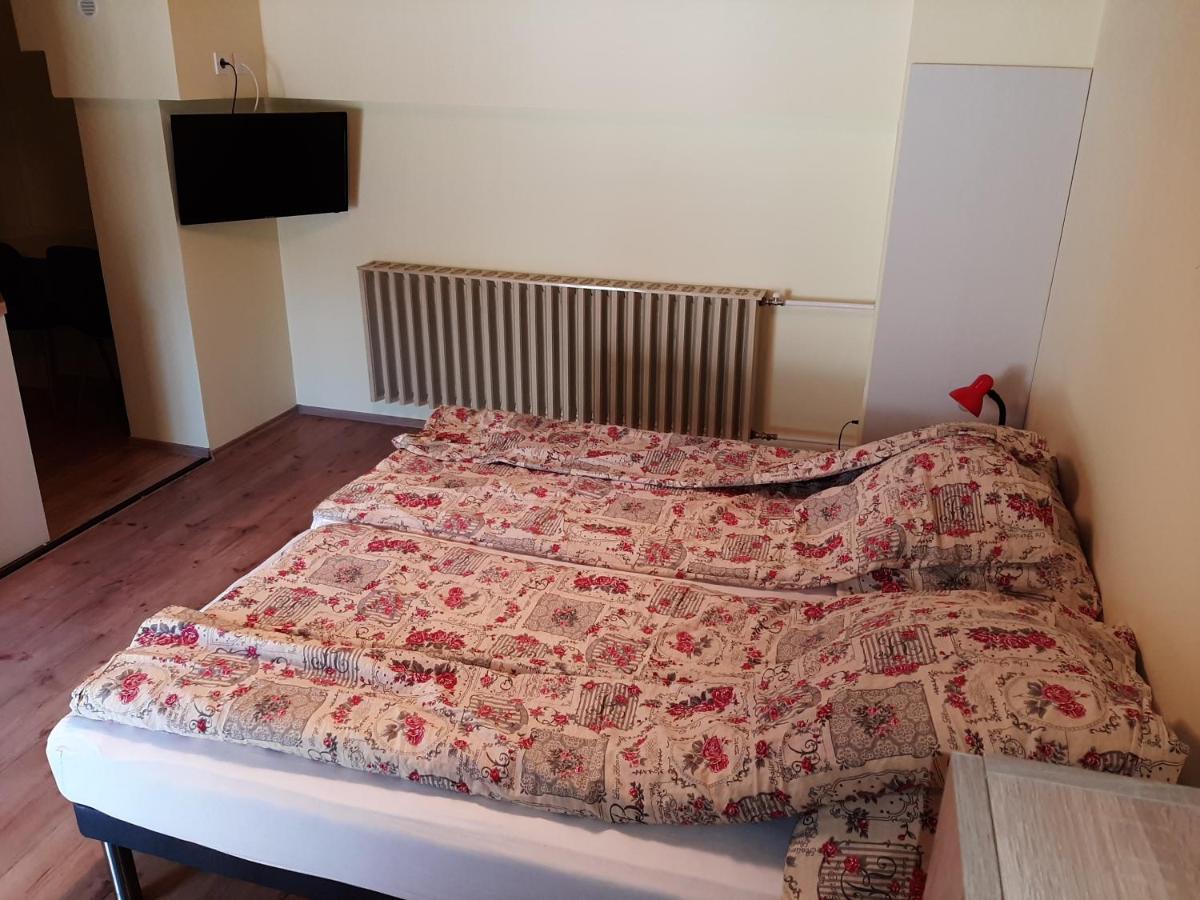 Gyopar Gyoengye Apartmanhaz Орошгаза Екстер'єр фото
