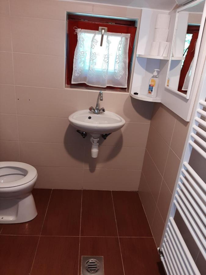 Gyopar Gyoengye Apartmanhaz Орошгаза Екстер'єр фото