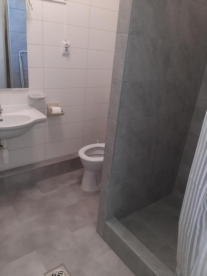 Gyopar Gyoengye Apartmanhaz Орошгаза Екстер'єр фото