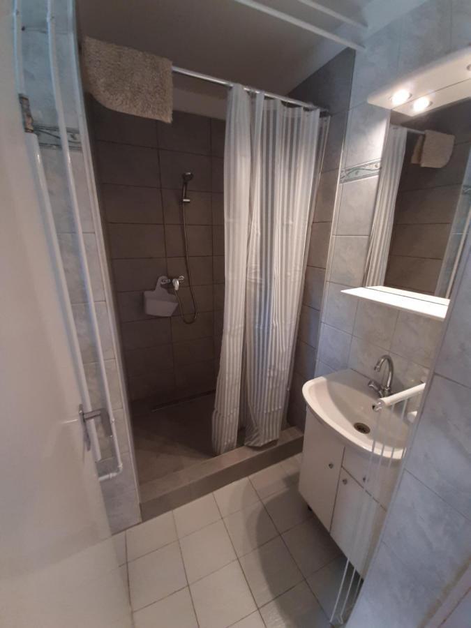 Gyopar Gyoengye Apartmanhaz Орошгаза Екстер'єр фото