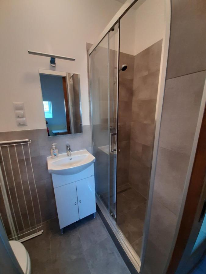 Gyopar Gyoengye Apartmanhaz Орошгаза Екстер'єр фото