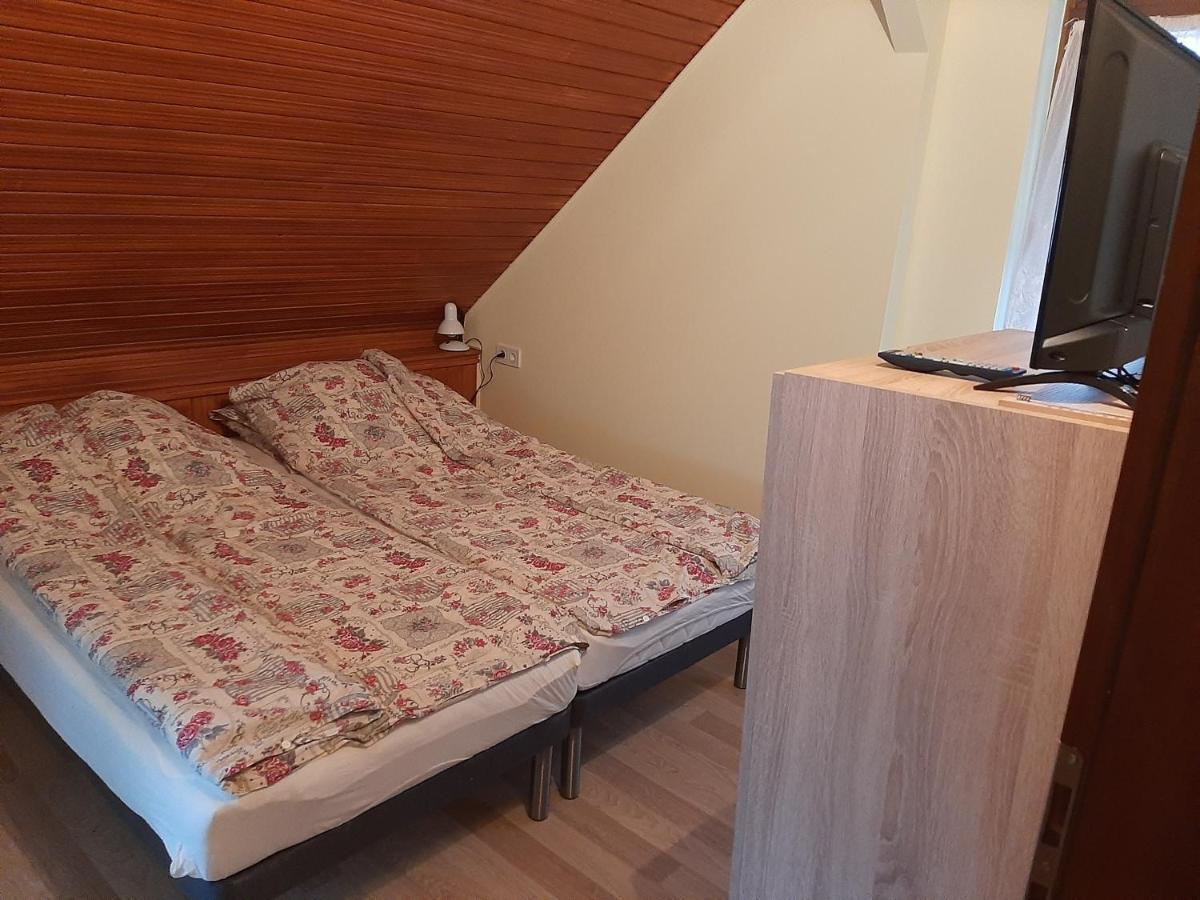 Gyopar Gyoengye Apartmanhaz Орошгаза Екстер'єр фото