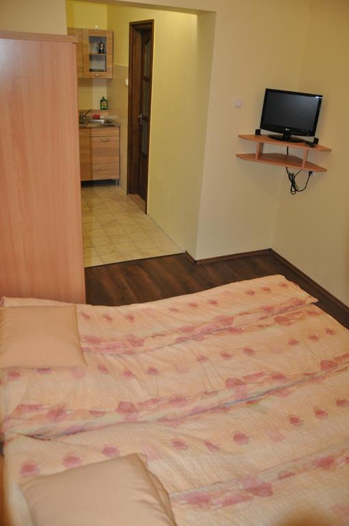 Gyopar Gyoengye Apartmanhaz Орошгаза Екстер'єр фото